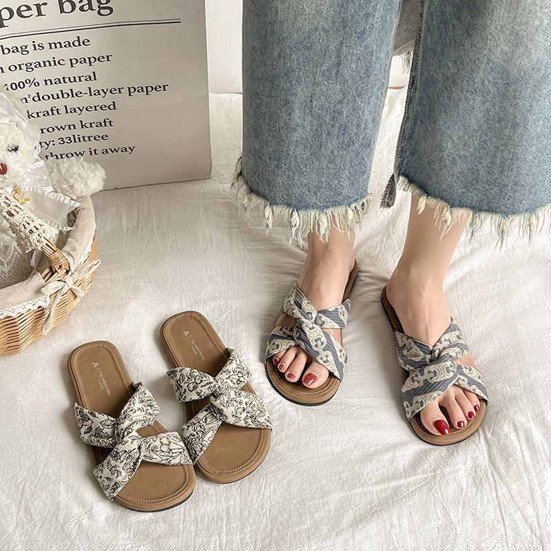French flat-bottomed cross-word slippers women's summer wear 2025 new fairy style with skirt beach cool slippers