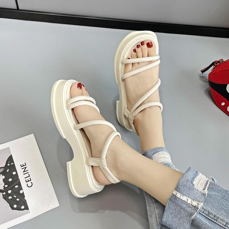 

2024 новые римские сандалии на платформе модные универсальные с юбкой односложные мягкие пляжные туфли женские 42