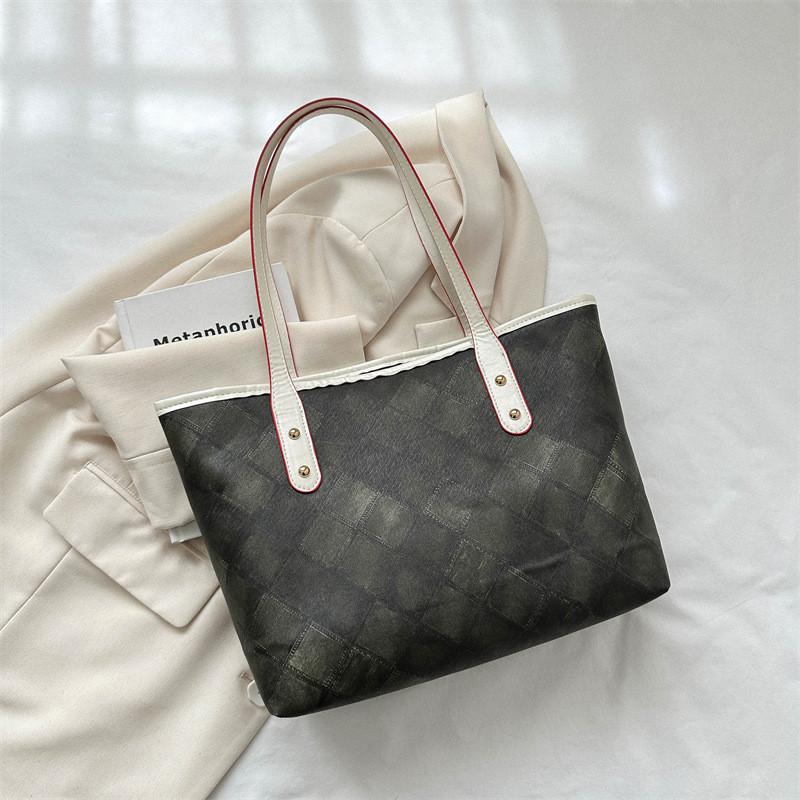 Trendy And Versatile Large Capacity Tote Bag For Women Perfect For College And Daily Use