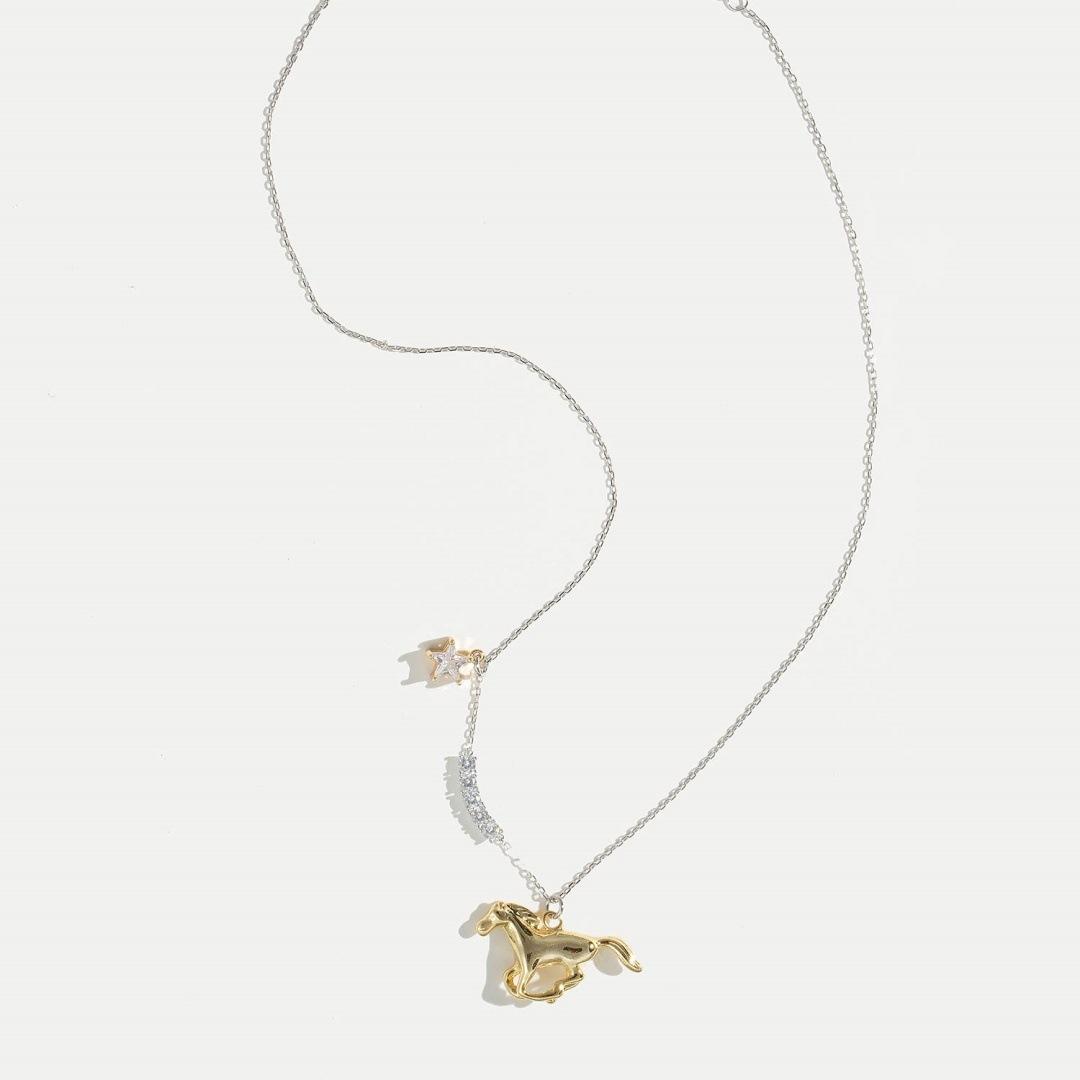 

Light Luxury Pegasus Xingmang Stainless Steel Necklace Color Retention Electroplating Smart Atmosphere Color Matching Design