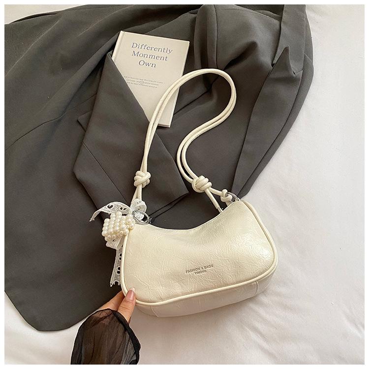 Korean Version of Fashion Portable Solid Color Cloud Bag Women's 2025 New Foreign Style Texture Messenger Women's Bag Gentle Shoulder Bag