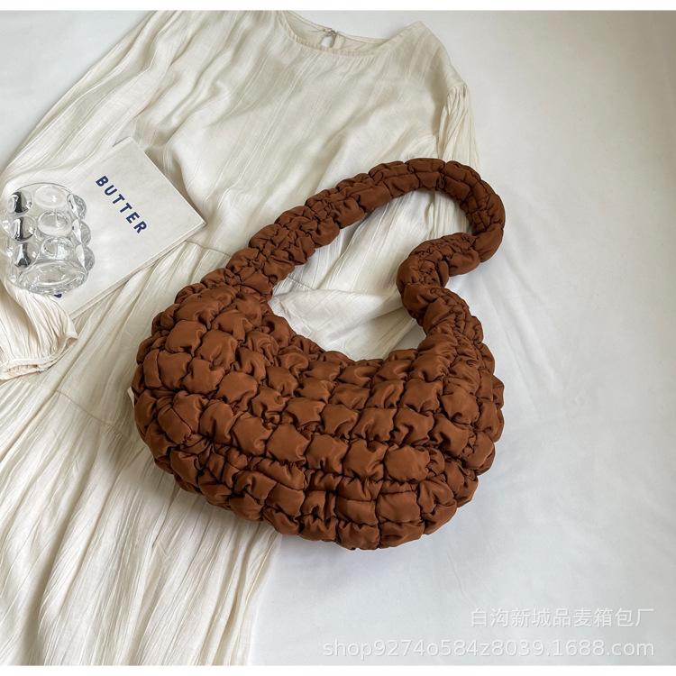 Korean version of trendy underarm bag women's 2025 summer new fashion pleated cloud bag niche design simple shoulder bag