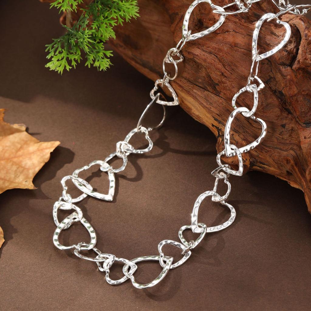 New exaggerated hollow love ring long necklace, women's fashion high-end heart-shaped sweater chain