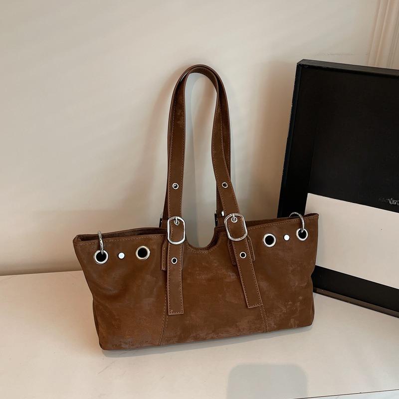 Single-shoulder Bag Women's Niche Commuting Retro Bag Riveted Hot Girl Motorcycle Underarm Bag