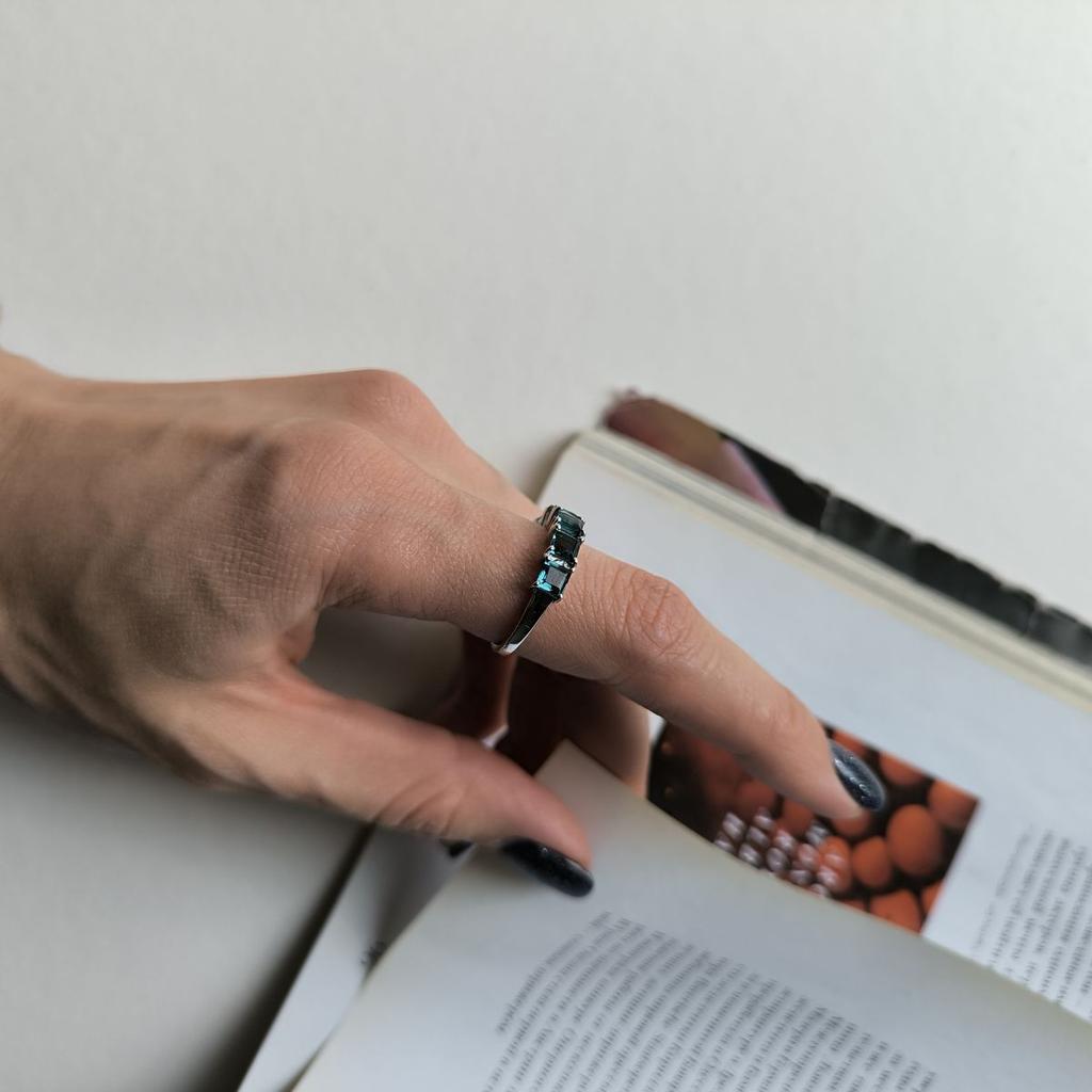 Серебряное кольцо с топазом Лондон Блю 1.925ct, вес изделия 3,17 гр (2178316)