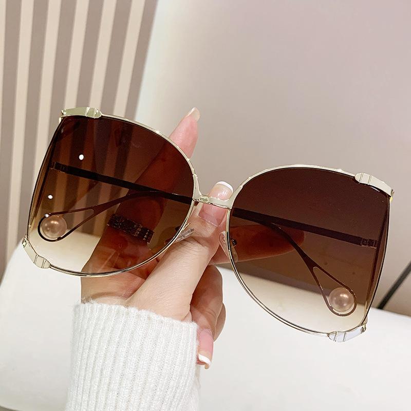 New Large Frame Pearl Sunglasses For Women Fashion And Colorful Metal Hollow Legs Eyeglasses UV Protection Shades UV400 Eyewear