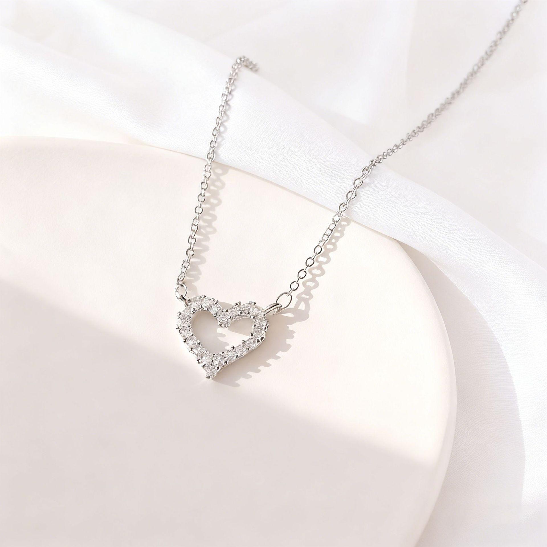 Elegant Heart Necklace with Micro-inlaid Zirconia - Versatile European and American Clavicle Chain for Women