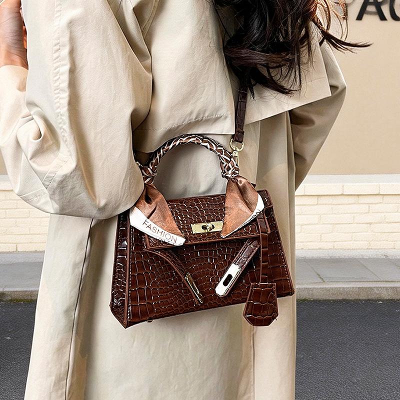 Small-scale Handbag - Elegant Women's Shoulder Bag for Commuting and Cross-body Use