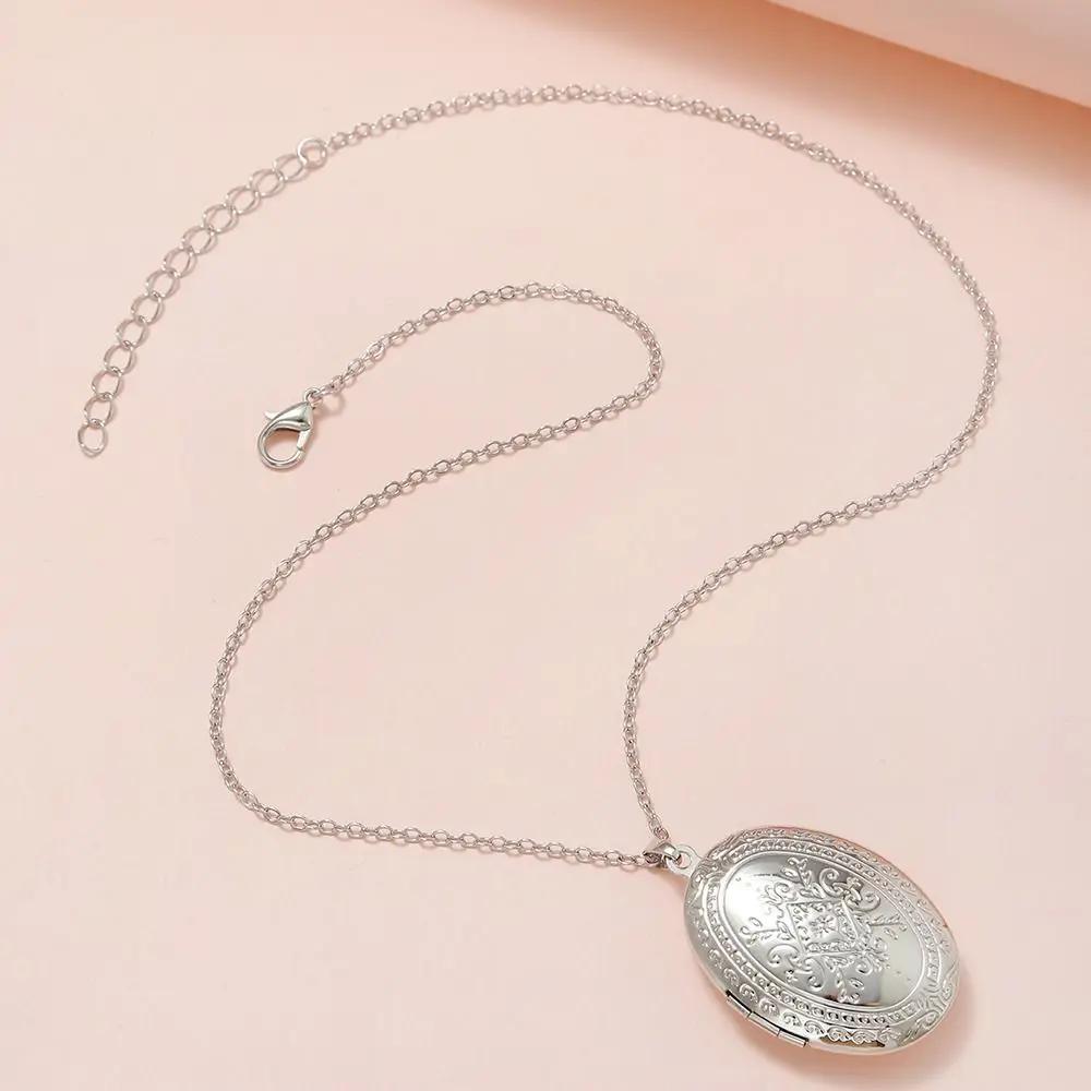A romantic vintage oval carved photo frame pendant necklace openable photo box necklace suitable for women men wedding jewelry