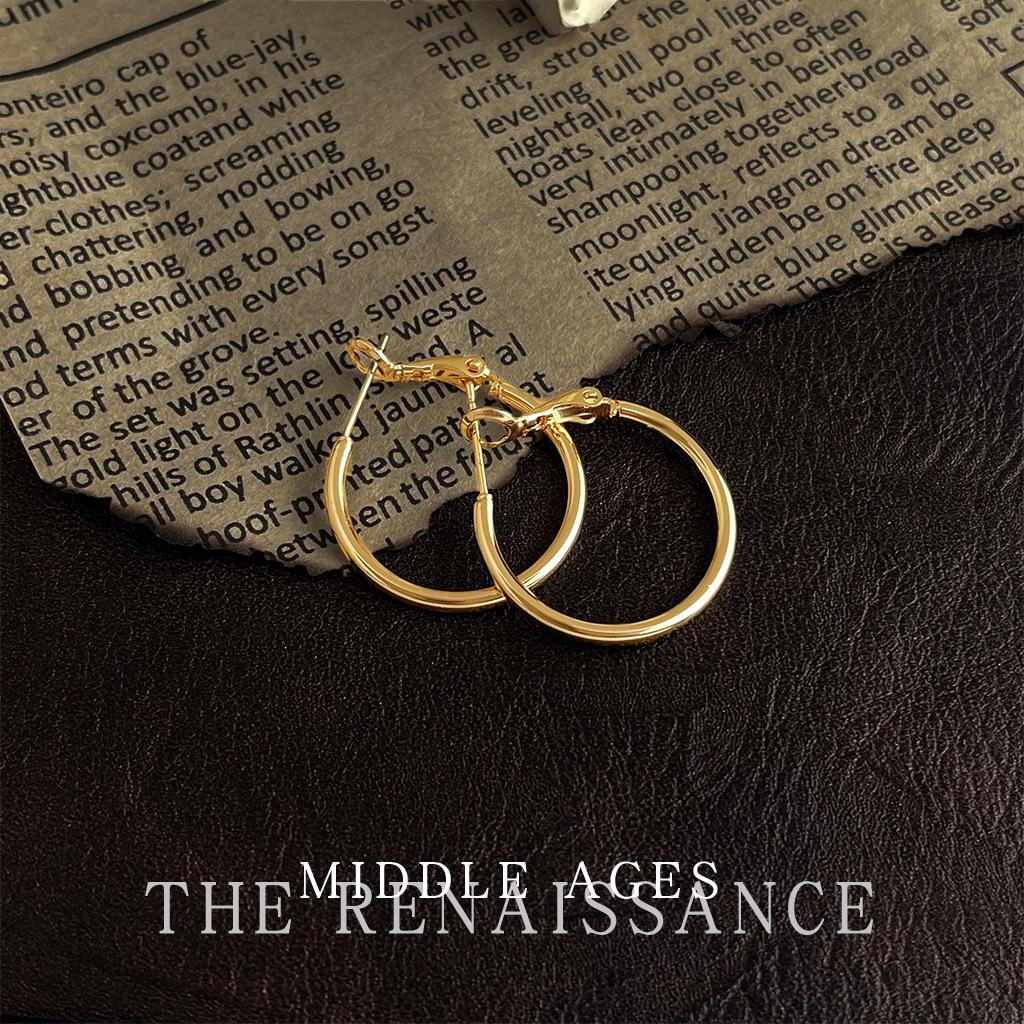 Средневековый темперамент Простое кольцо Глянцевые тонкие серьги Преувеличенно большие серьги Минималистичные универсальные серьги