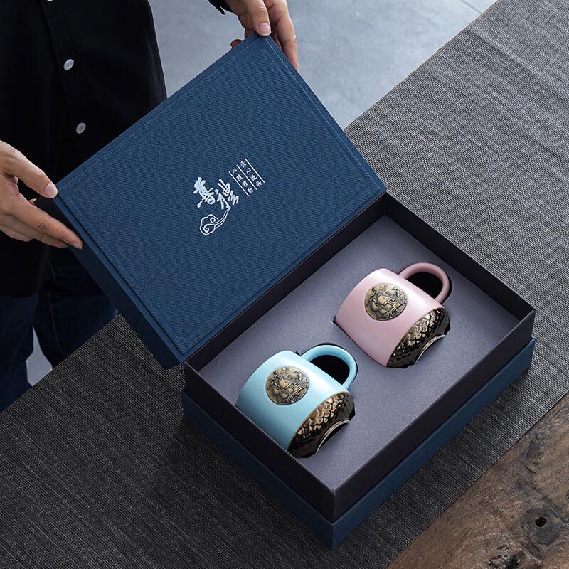 

Shangqi Fish Scale Ceramic Coffee Mug with Copper Badge