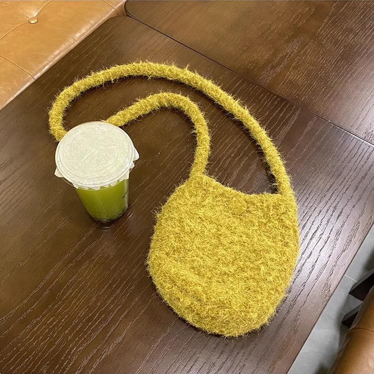 

New Year s atmosphere eggshell bag women s 2025 new autumn and winter soft waxy plush bucket bag oval shoulder messenger bag жёлтый