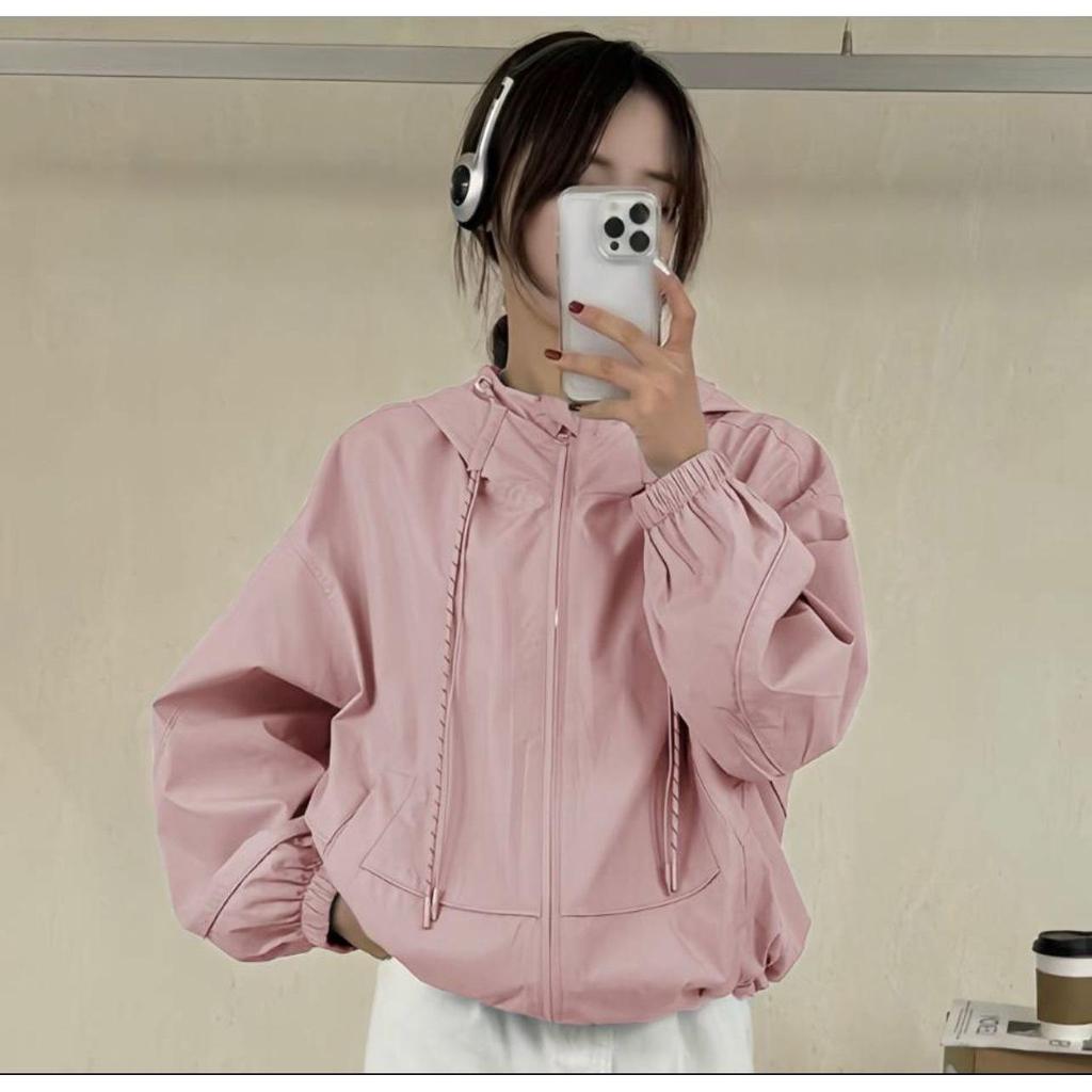 European-Style Hooded Women's Windbreaker: Trendy Loose-Fit Jacket for Spring & Autumn