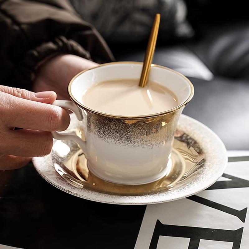 European Style Gold and White Ceramic Coffee Cups Plates Gradient Ceramic Mugs Circular Snack Plates Home Drinking Utensils