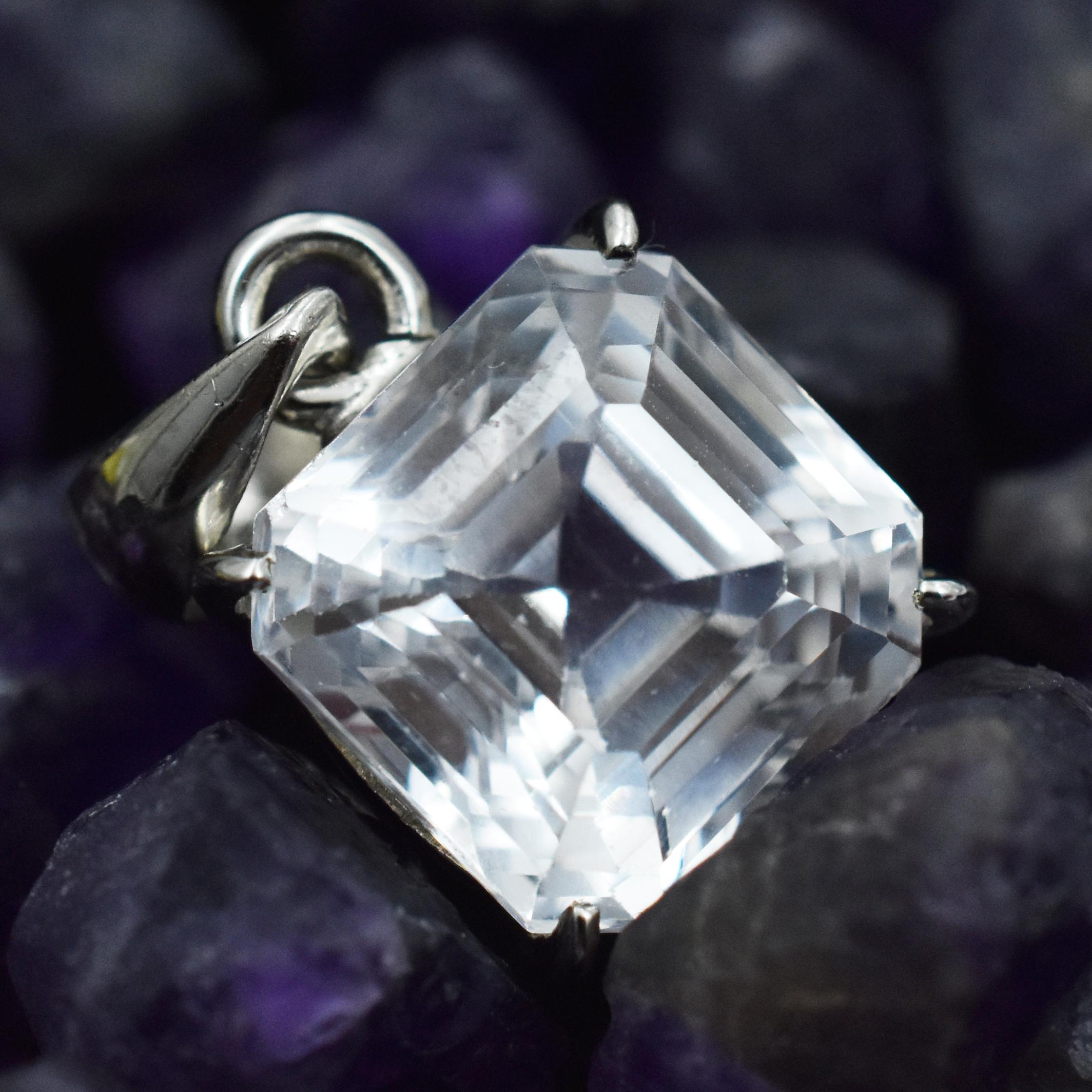 

Квадратний Натуральний Сапфір 29.05 Карат Сріблясто-Білий Підвіска Пухкий Дорогоцінний Камінь СЕРТИФІКОВАНИЙ AR-3644-Sa 12.7 mm approx білий