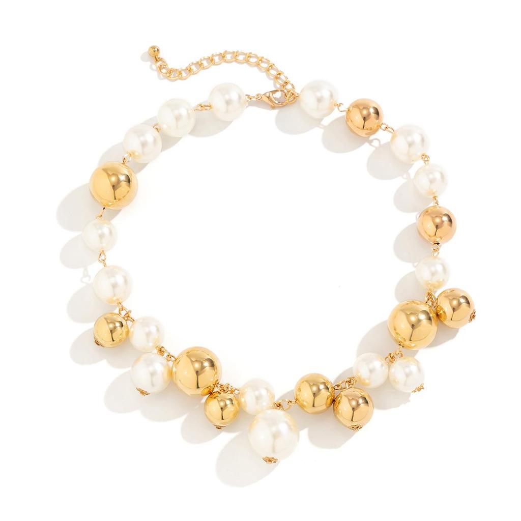 European-American Punk Choker: Oversized Bead, Imitation Pearl Necklace for Women.