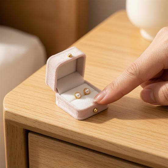 Velvet Jewelry Box, with Shock-Proof Lining Hard Case, Protects Jewelry from Oxidation And Scratches Jewelry Organizer
