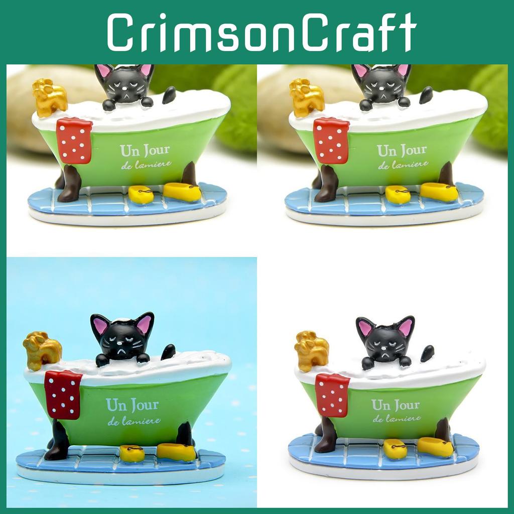 Schwarze Katze nimmt ein Bad in der Badewanne Harzornament für Badeszenenfotografie und Geschenkausstellungen