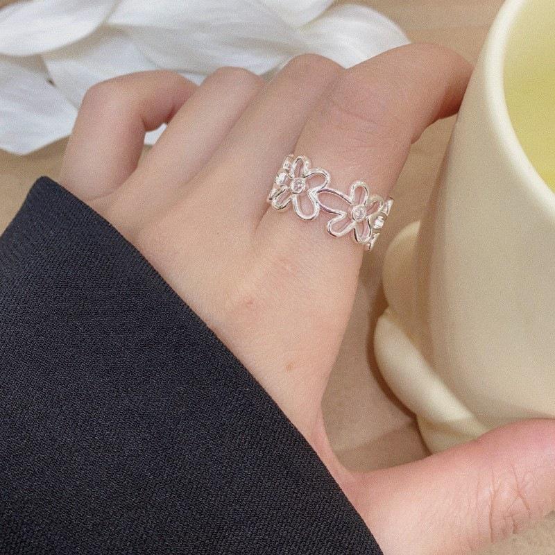 Adjustable Open Ring: Fashionable Hollow Flower Petal Design for Women
