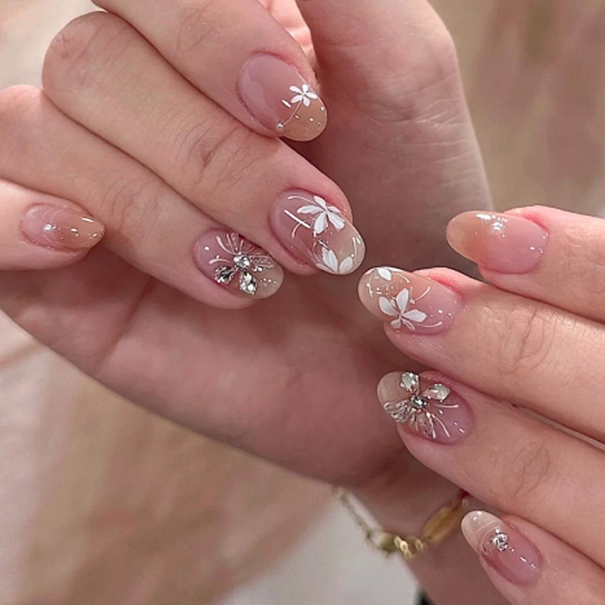 

Pure Desire Blush Wear Nail Art Summer New Nail Art White Flower Short Round Wear Fake Nails