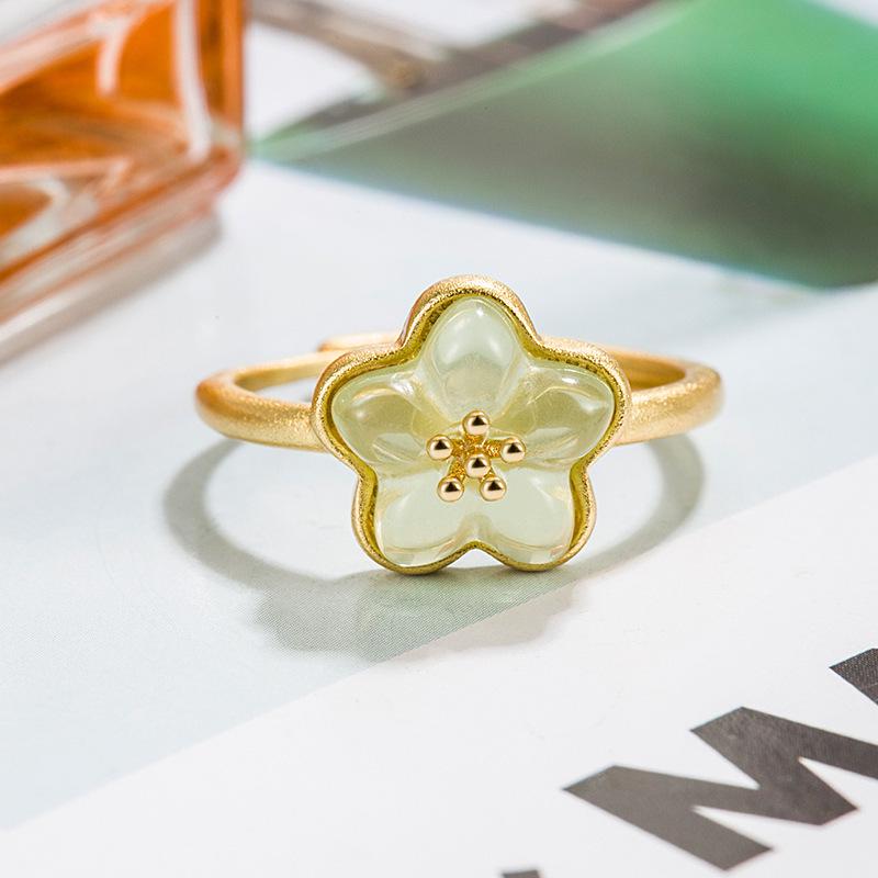 Adjustable Women's Ancient Style Plum Blossom Knot Ring with Imitation Hetian Jade – Elegant Design for Best Friends