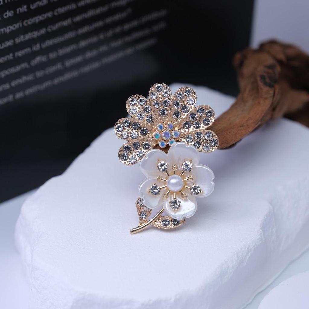 Diamond-Studded 3D Floral High-End Women's Luxury Alloy Brooch Corsage