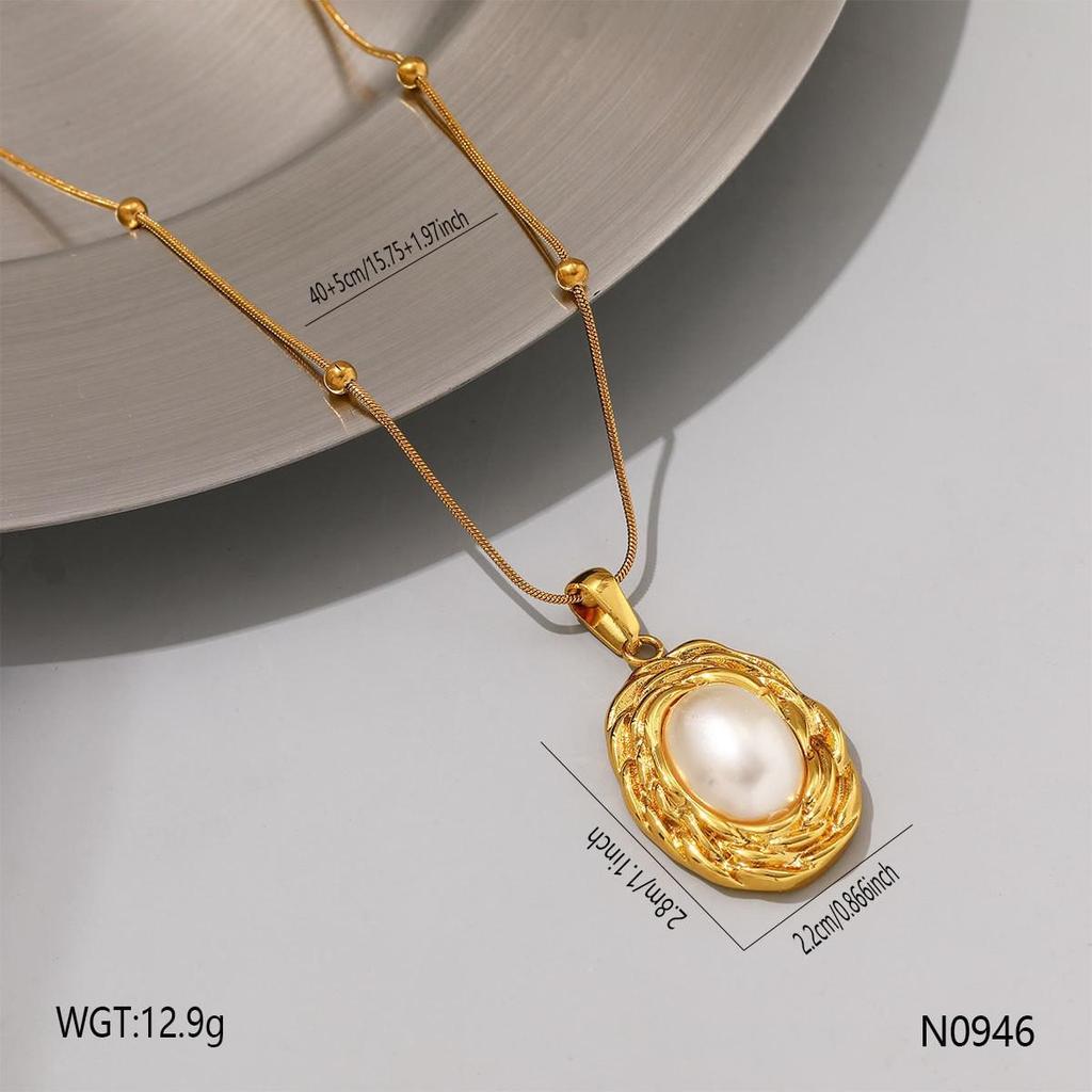 High-End Heart & Geometric Titanium Steel Clavicle Necklace for European & American Markets
