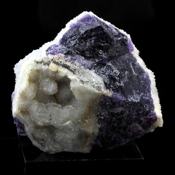 Pierres et Minéraux. Quartz, Fluorite. 494.0 ct. Pont des Bouyges, Corrèze, France.