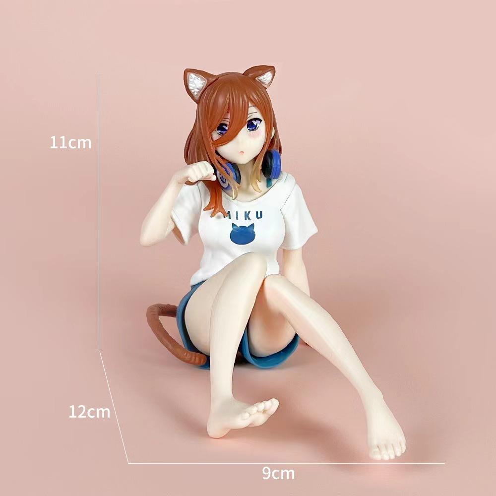 Anime four-leaf cute Nakano Nino car model PVC collectible doll, five-element cat Nakano Mirai figure desktop ornaments