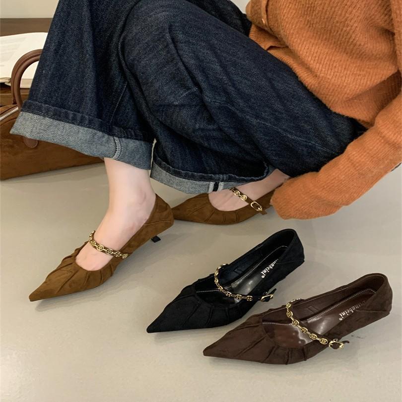 Pointed single shoes women's 2025 new spring women's shoes low heels Doudou shoes retro small leather shoes shallow mouth Mary Jane shoes