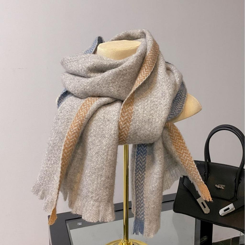 A Simple and Classic Thickened Wool Scarf for Your Boyfriend's New Winter Style