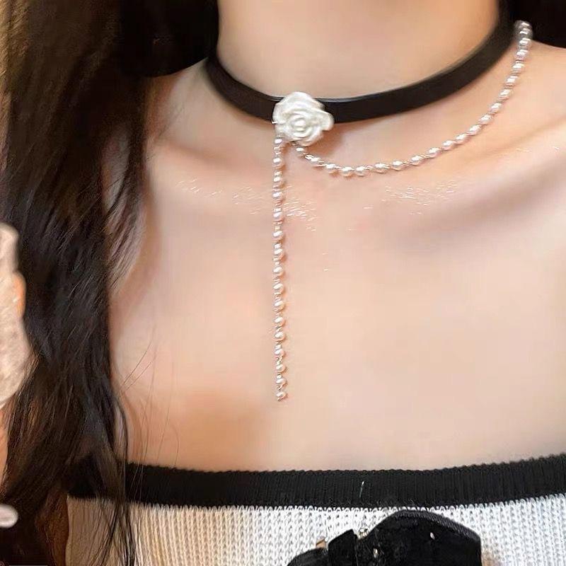 Niche Premium Black Rose Pearl Choker, Elegant All-Match Decorative Short Collar Collarbone Chain for Girls