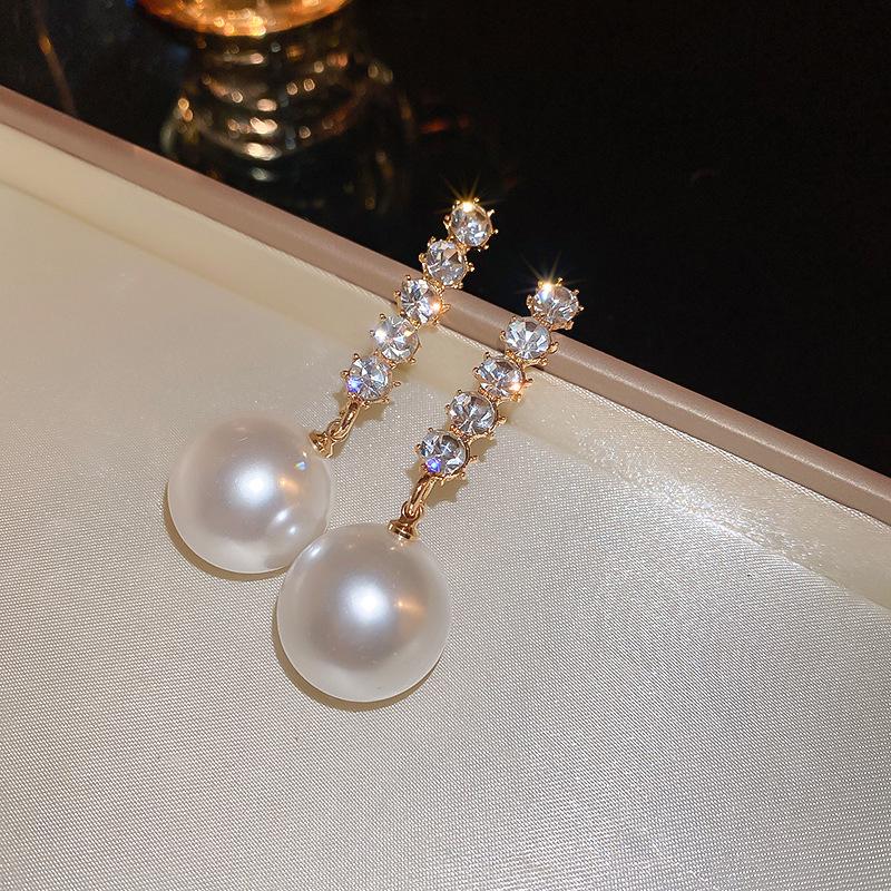 French Retro Zircon & Pearl Geometric Stud Earrings: Luxurious and Fashionable Accessories for Women