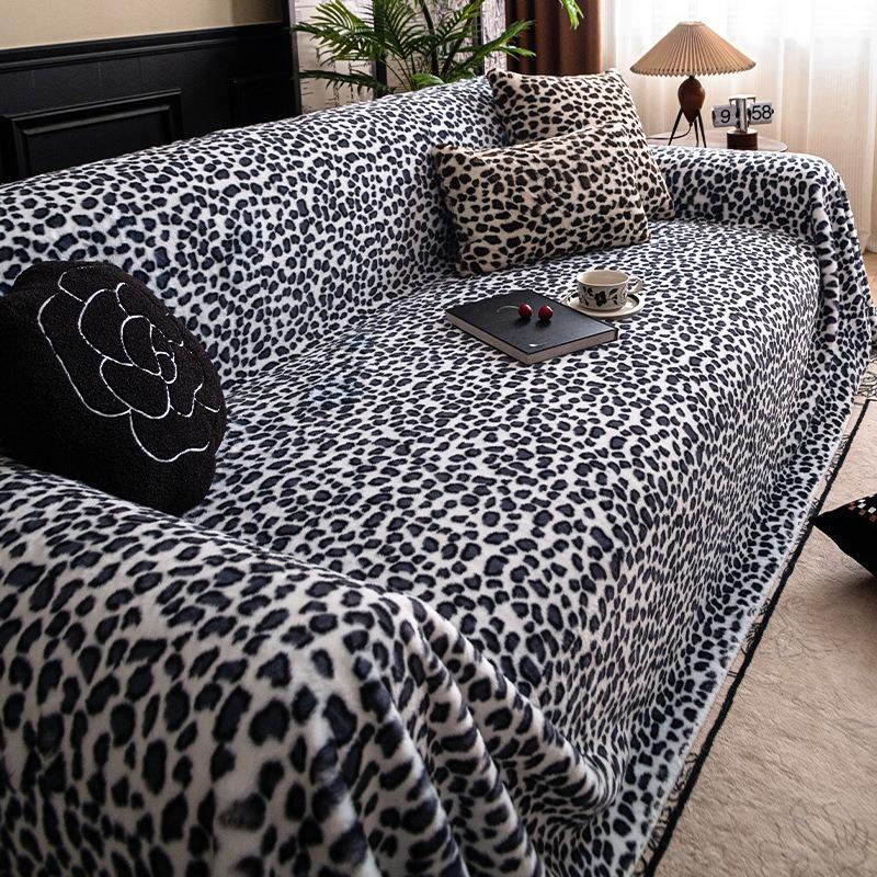 1Pc Plush Leopard Print Sofa Cover Anti-Skid And Anti-Cat Scratch In Autumn And Winter A Whole All-Inclusive Cushion Blanket
