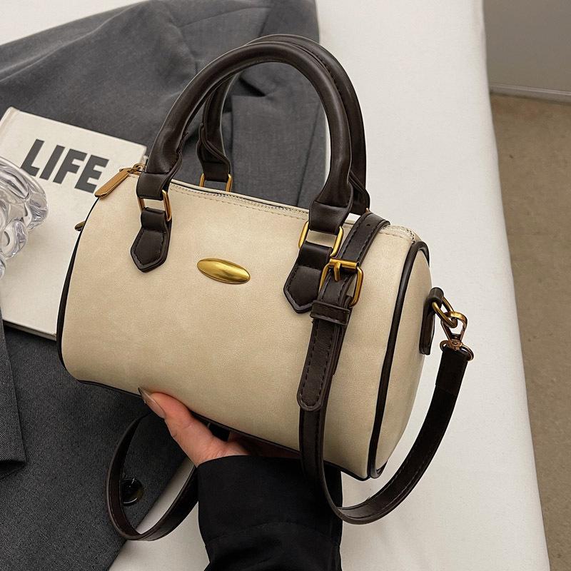 This year's popular bag 2025 new trendy fashion portable shoulder bag autumn versatile messenger Boston pillow bag