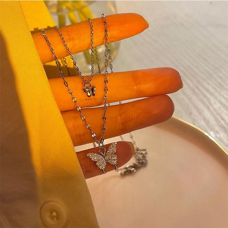 

Rhinestone Crystal Double Layers Butterfly Pendant Necklace Tiny Copper Color Clavicle Chain Collar for Women Friendship Zircon