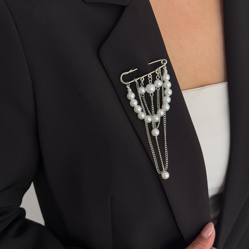 Fashion Imitation Pearl Tassel Brooch for Women Girls Waist Cinching Adjustable Skirt Anti-Slip Metal Pin Fixed Clothes Jewelry