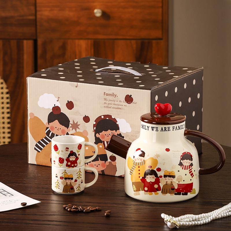 

Parent Child Time Cartoon Family Ceramic Pot Water Cup Drinkware Event Gift Set High Value Teapot Tea Cup 700ml