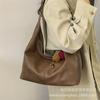 Large-capacity Commuter Bag Women's 2025 Autumn and Winter New Niche Retro Shoulder Bag Simple Texture Messenger Tote Bag