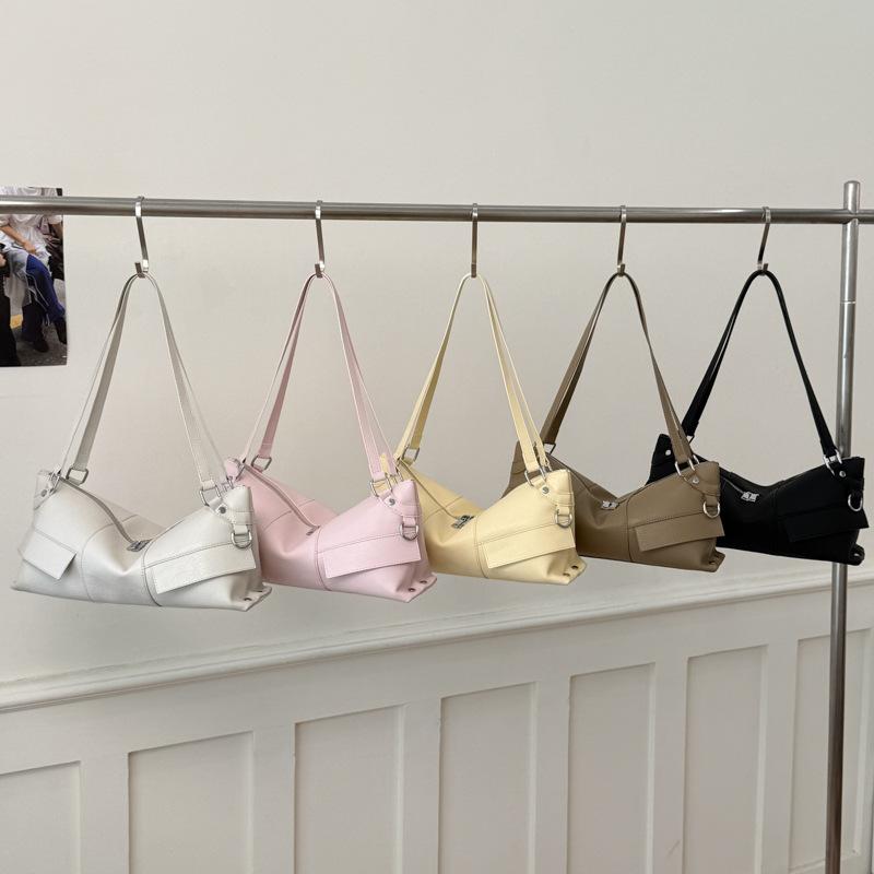 Fashion retro niche handbag women's 2026 spring new texture light luxury shoulder armpit bag