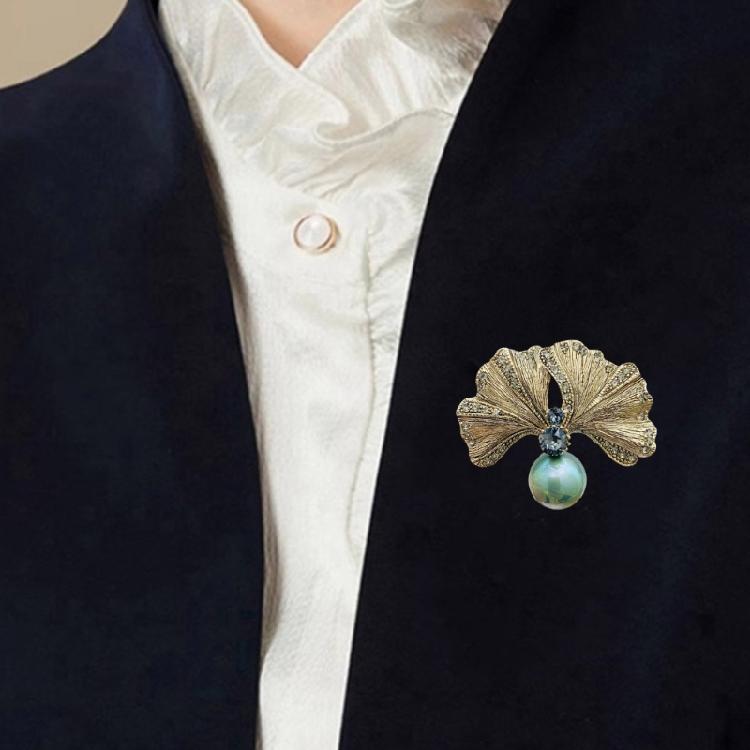 Elegant Gingko Leaf Brooch Pin Unique Lapel Pin Stylish Clothing Jewelry Plant Brooch Pin Suitable for Daily Party Wear