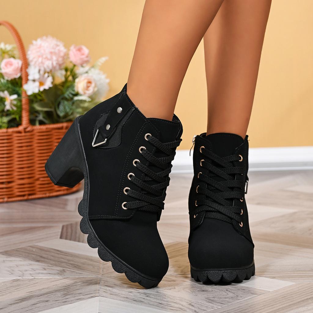 In autumn and winter, there are new European and American large-size women's fashion thick-heeled Martin boots for women.