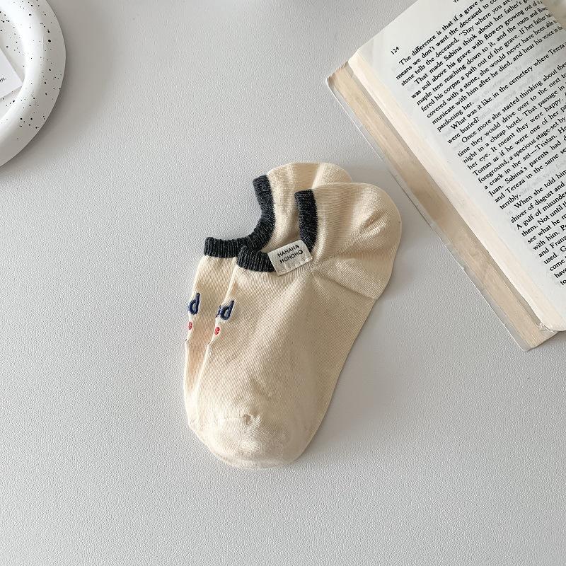 Spring and Summer Thin Women's Socks with Embroidered Letters, Cartoon Smiling Faces, Invisible and Non-dropping Heels