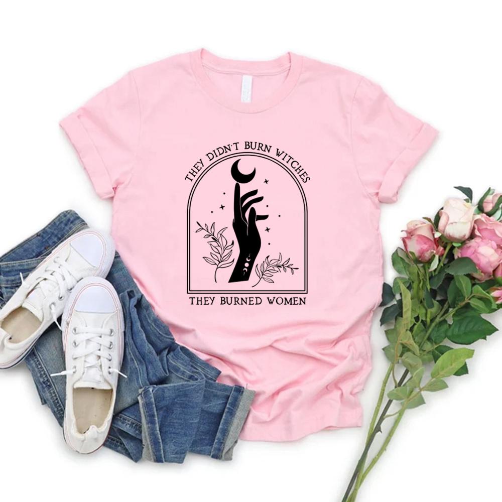 Sie verbrannten keine Hexen, sie verbrannten Frauen T-Shirt Feministische Hexe T-Shirt Kurzarm Grafik T-Shirts Halloween Feminismus T-Shirt