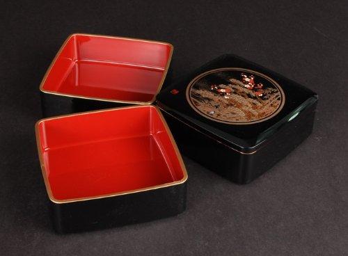 Maeju Lacquerware Pine, Bamboo, and Plum Design 5.0 Miyako Three-Tiered Box (B) 7R-617