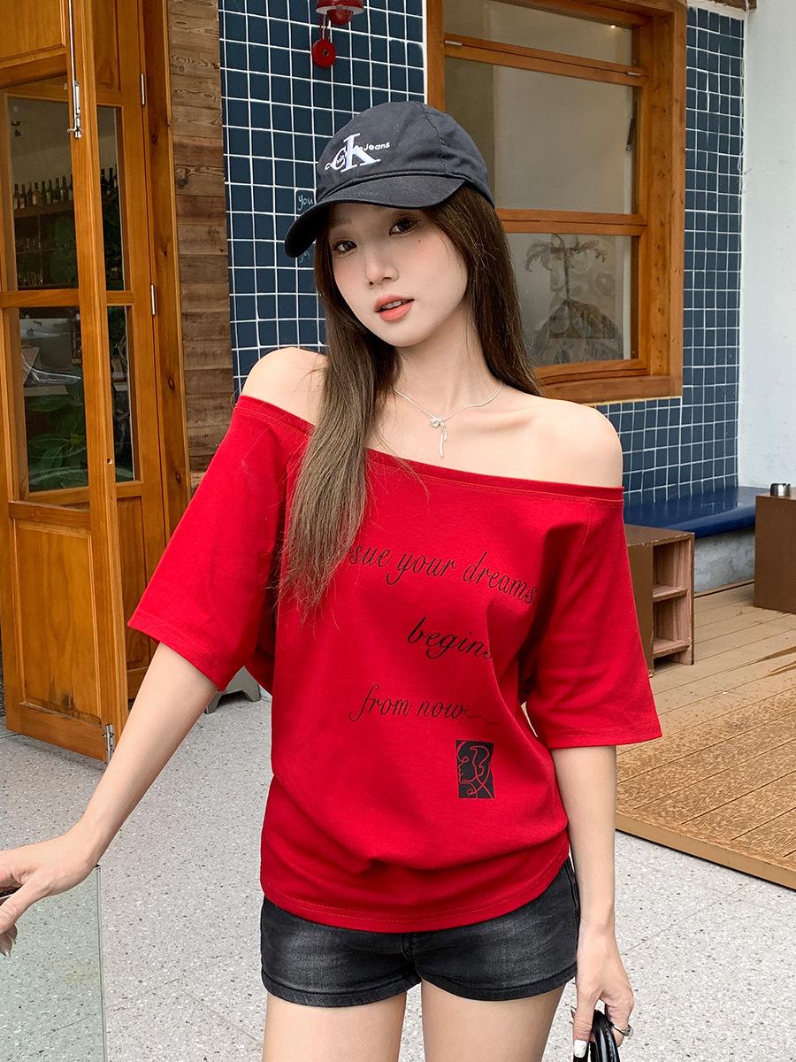 

Korean new pure desire beautiful slanted shoulder one-word collar short-sleeved T-shirt women s printed letter design super good-looking top S красный