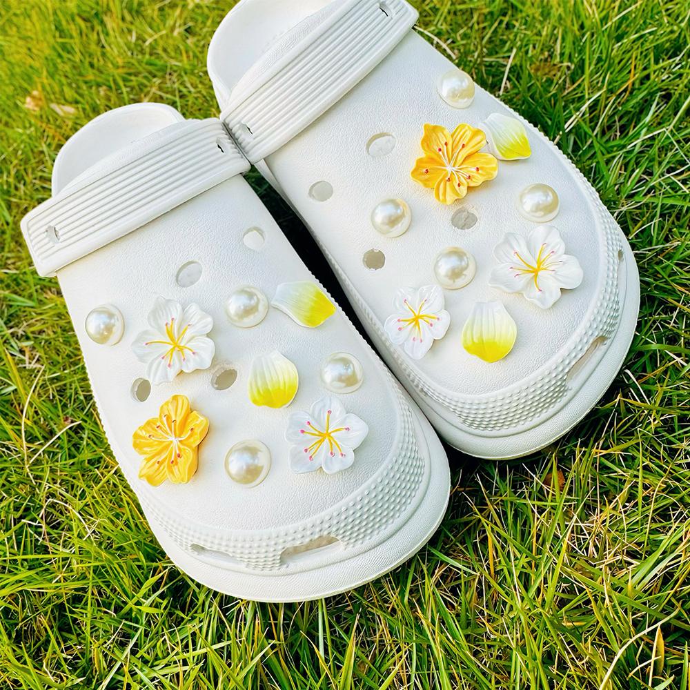 18PCS Fashion Shoe Charms Set Summer Cherry Blossom Pearl Shoe Decorations Buckle for Clogs Sandals DIY Accessories