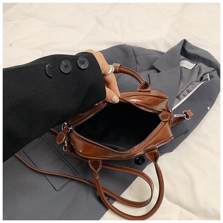 IELGY Handbag Niche Oil Wax Leather Boston Female Bag Fashion Commuter Bag