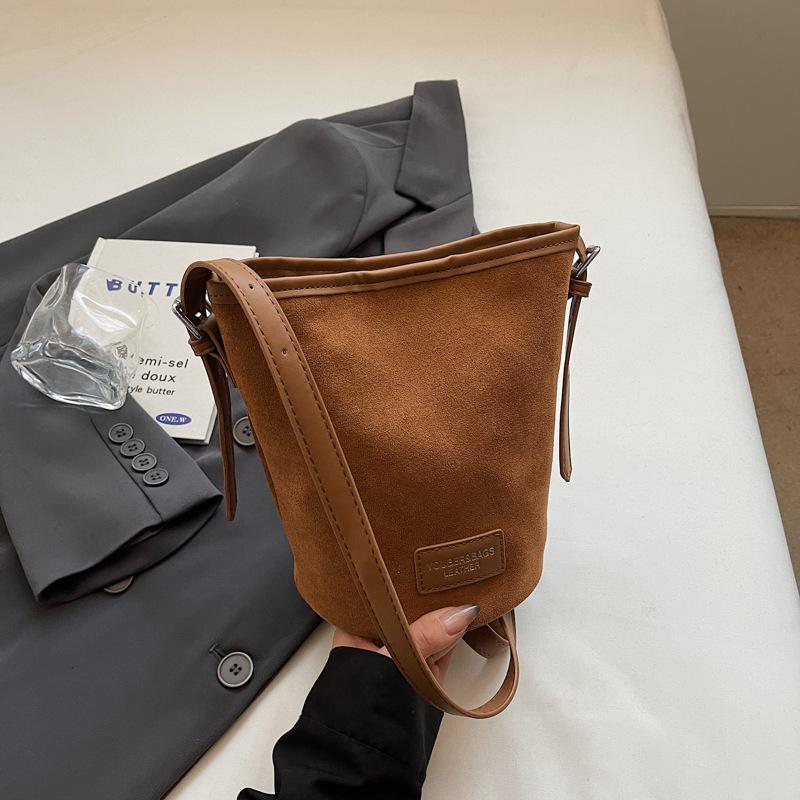 Fashion Matte Bucket Bag Women's 2025 Summer New Trend Simple Shoulder Bag High Value Casual Oblique Span Bag
