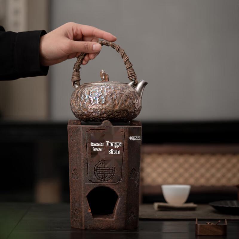 Su's Ceramic Gilded Silver Teapot with Stone Pattern